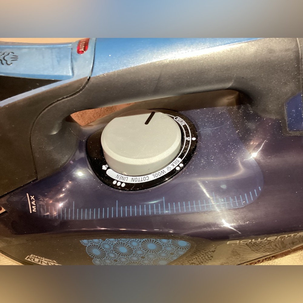 New Rowenta DW5051 Iron - Project Runway Edition - Picture 8 of 10